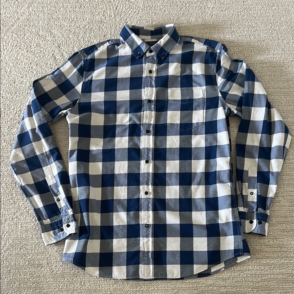 Banana Republic Blue and White Casual Button Down Shirt